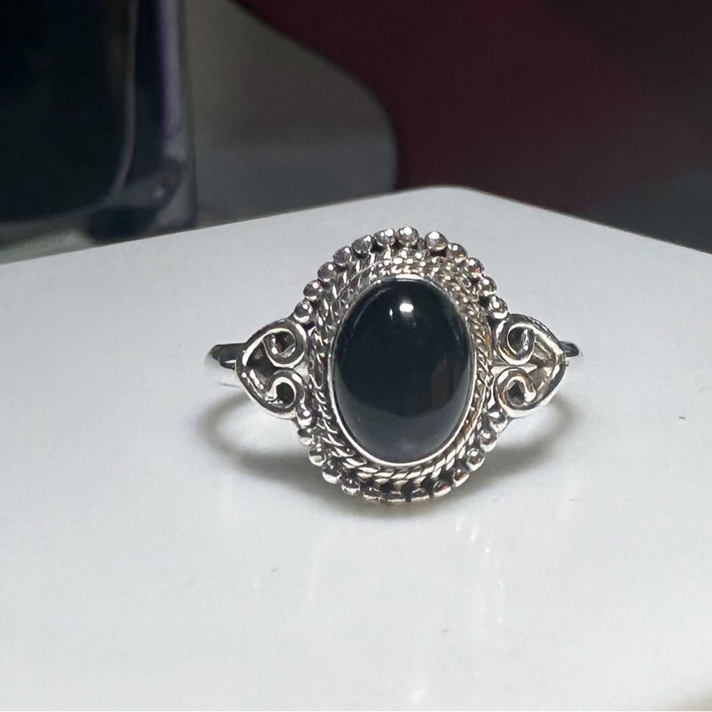 Classic New Onyx Sterling ring. Sz 6.5